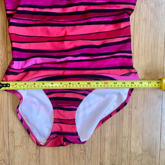 Speedo Red/Pink/Black Stripe Cross Back One-Piece Swimsuit Women's Size 14 NWOT - Picture 10 of 10